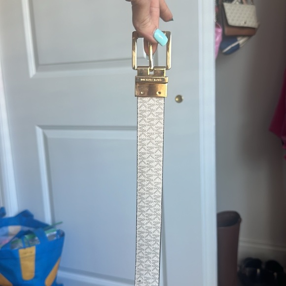 New REVERSIBLE Michael Kors belt WHITE/BLACK with MK motif and GOLD hardware s/m - Picture 4 of 5